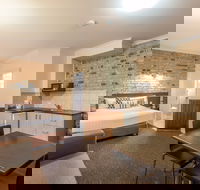 Highlander Motor Inn and Apartments - Hotel Gold Coast