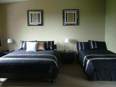 Sacred Mountain Retreat - Hotel Gold Coast 0