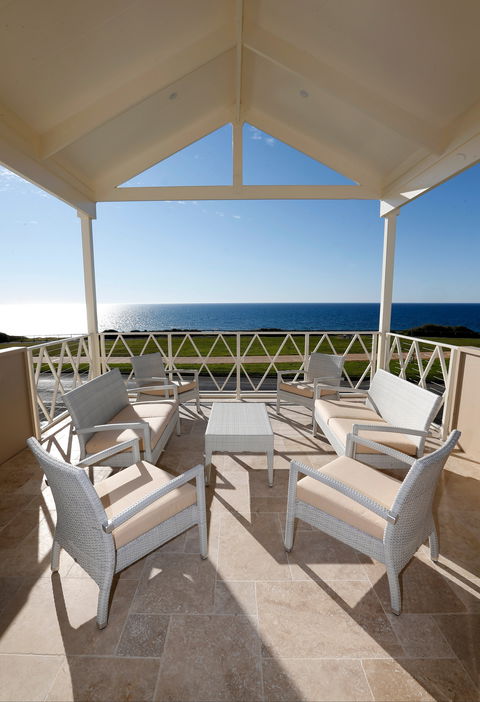 Aldinga Beach Getaways - Hotel Gold Coast 1