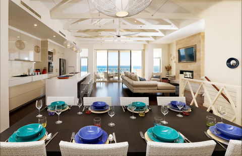 Aldinga Beach Getaways - Hotel Gold Coast 2