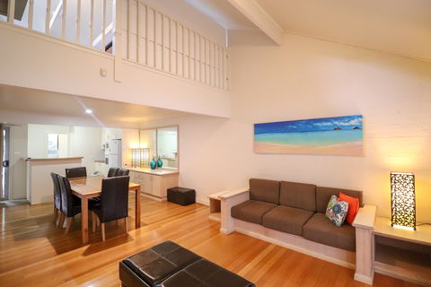 Blackbutt Family Loft Townhouse - Hotel Gold Coast 2