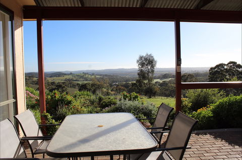 Clare View Accommodation - Clare View Cottage - Hotel Gold Coast 0