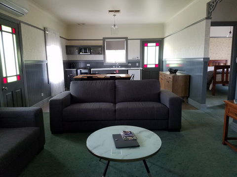 Wagga Wagga Country Cottages - Hotel Gold Coast 0