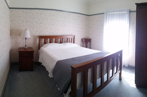 Wagga Wagga Country Cottages - Hotel Gold Coast 1
