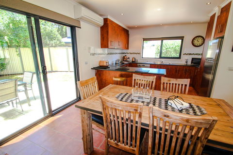 Avignon In Bright - Hotel Gold Coast 2