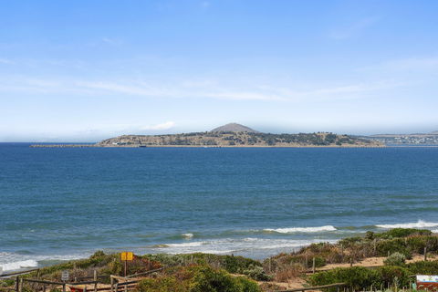 Chiton On The Rocks - Breathtaking Panoramic Coastal Views - Hotel Gold Coast 1