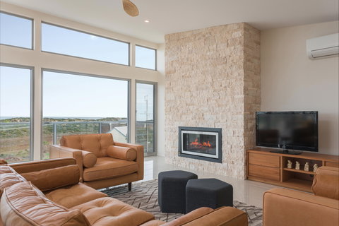 Neighbour Avenue - Hotel Gold Coast 2