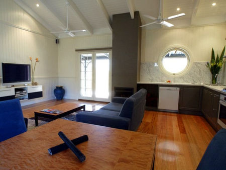Hill Of Content - Hotel Gold Coast 2