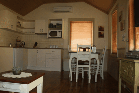 Autumn Affair Cottages  - Hotel Gold Coast 3