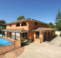 Airlie Court Holiday Apartments - Hotel Gold Coast