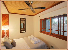 Absolute Beachfront Bamboo Hideaway - Hotel Gold Coast 3