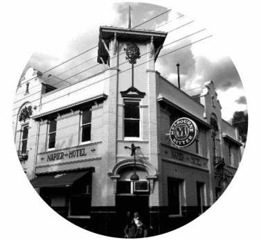 Upstairs At The Napier Hotel - Hotel Gold Coast 1