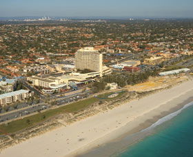 Scarborough Beach - Hotel Gold Coast 0