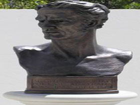 Adam Lindsay Gordon Bronze Bust - Hotel Gold Coast 0