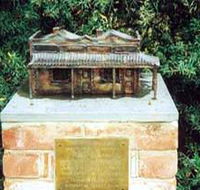 Sculpture Of Beetaloo Reservoir Hotel - Hotel Gold Coast