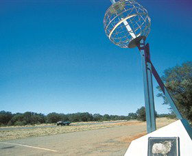 Tropic Of Capricorn Marker - Hotel Gold Coast 0