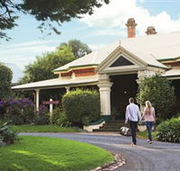 Historical Walk Through Russell Street - Hotel Gold Coast