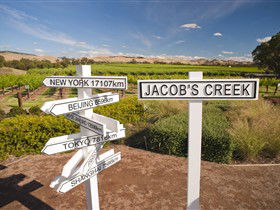 Jacob's Creek Vineyard Tour - Hotel Gold Coast 1