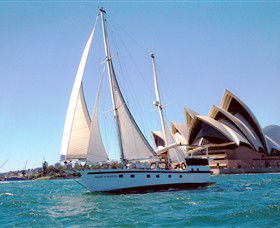 A Luxury Yacht On Sydney Harbour - Hotel Gold Coast 1