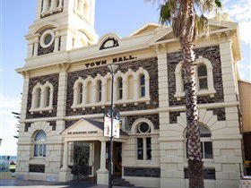 Bay Discovery Centre Museum - Hotel Gold Coast 0