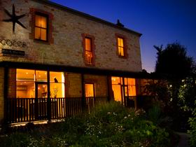 Cocos Hair And Day Spa - Hotel Gold Coast 0