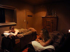 Cocos Hair And Day Spa - Hotel Gold Coast 1