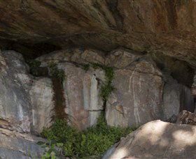 Nanguluwur Rock Art Site And Walk - Hotel Gold Coast 1