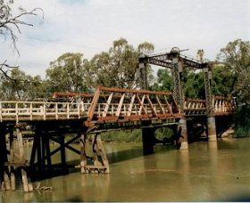 Swan Hill - Murray River Road Bridge - Hotel Gold Coast 0
