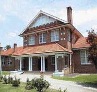 Hay War Memorial High School Museum - Hotel Gold Coast