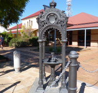 Witcombe Fountain - Hotel Gold Coast