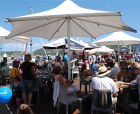 Live Entertainment At Magnetic Island - Hotel Gold Coast 2