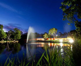 Savannah Visitor Plaza, Taronga Western Plains Zoo Dubbo - Hotel Gold Coast 3