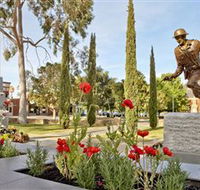 Private Robert Mactier Statue - Hotel Gold Coast
