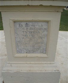The Coronation Lamp Memorial - Hotel Gold Coast 2