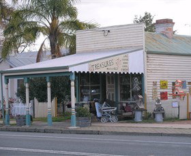Lady Gails Bookshop And Curios - Hotel Gold Coast 0