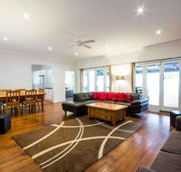 The Retreat Port Stephens - Hotel Gold Coast