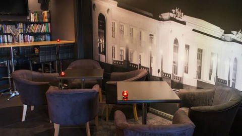 Polit Bar - Hotel Gold Coast 0