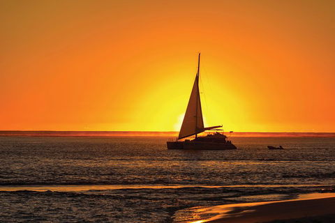 6-Day Coral Coaster From Perth To Exmouth One-Way Via Monkey Mia Ningaloo Reef - Hotel Gold Coast 6