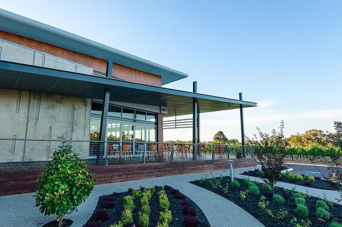 Swan River Cruise To Mandoon Estate Including Lunch At Homestead Brewery - Hotel Gold Coast 1