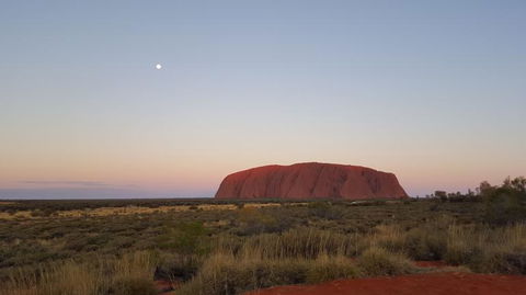 Uluru (Ayers Rock) Sunset With Outback Barbecue Dinner And Star Tour - Hotel Gold Coast 2