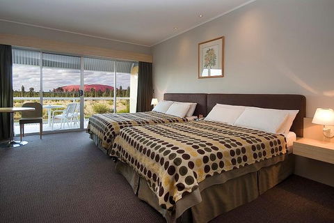 3-Day Uluru-Kata Tjuta And Kings Canyon 4WD Small-Group Eco-Tour From Alice Springs - Hotel Gold Coast 2
