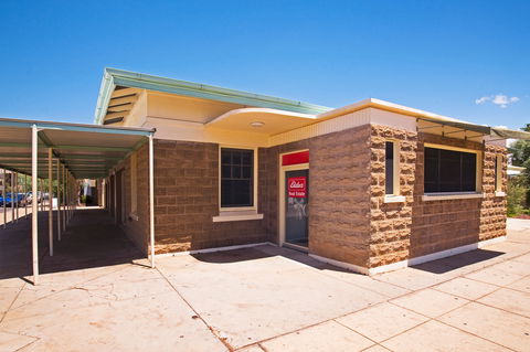 Former Alice Springs Telegraph Repeater Station And Post Office. - Hotel Gold Coast 0