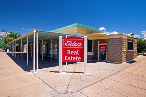 Former Alice Springs Telegraph Repeater Station And Post Office. - Hotel Gold Coast 1