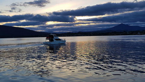 Peninsula Cruising - Hotel Gold Coast 0