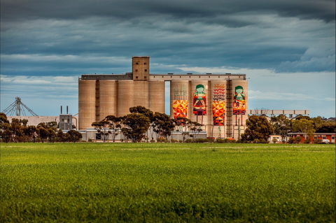 PUBLIC Silo Trail: Merredin - Hotel Gold Coast 1