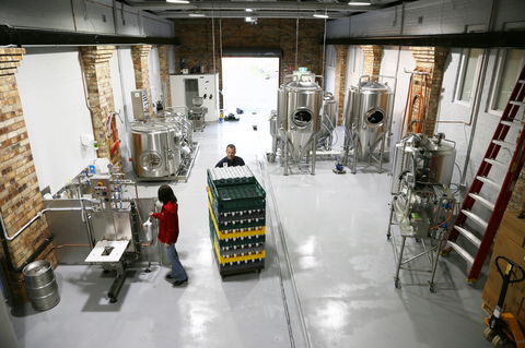 Visit Bucket Brewery - Hotel Gold Coast 1