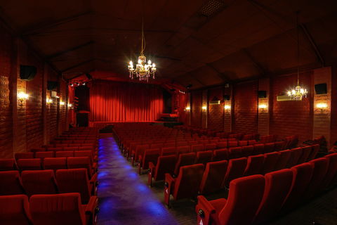 Avoca Beach Picture Theatre - Hotel Gold Coast 1