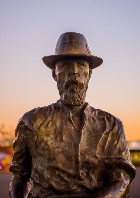 Paddy Hannan's Statue - Hotel Gold Coast 0