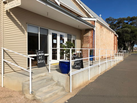 Anglican Community Cafe, Limestone Art Gallery & Cornish Garden - Hotel Gold Coast 1