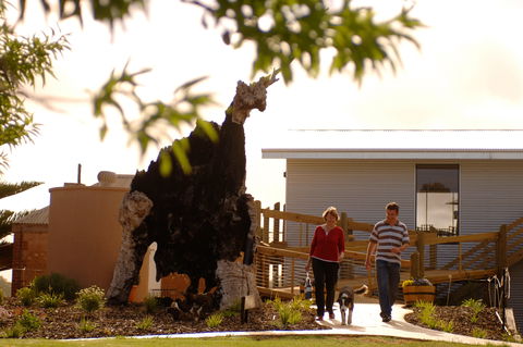 Newman's Horseradish Farm And Rusticana Wines - Hotel Gold Coast 1